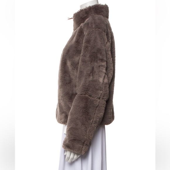 Patagonia Faux Fur Jacket - Picture 2 of 3